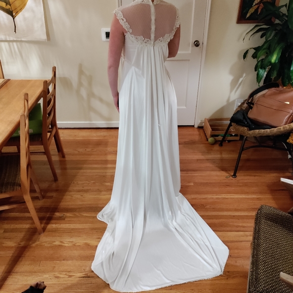Vintage Wedding Dress - Picture 3 of 9
